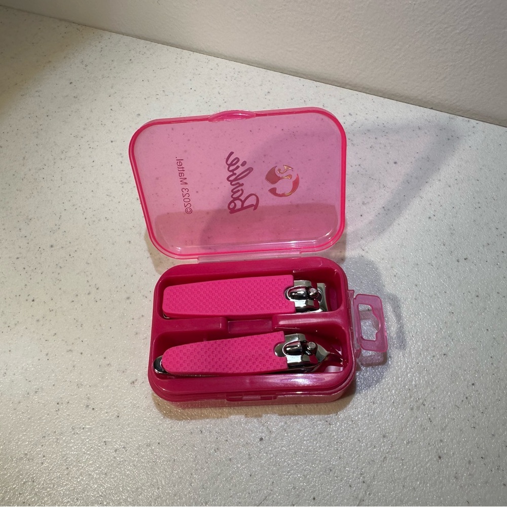 Barbie Nail Clipper Set - Picture 2 of 2